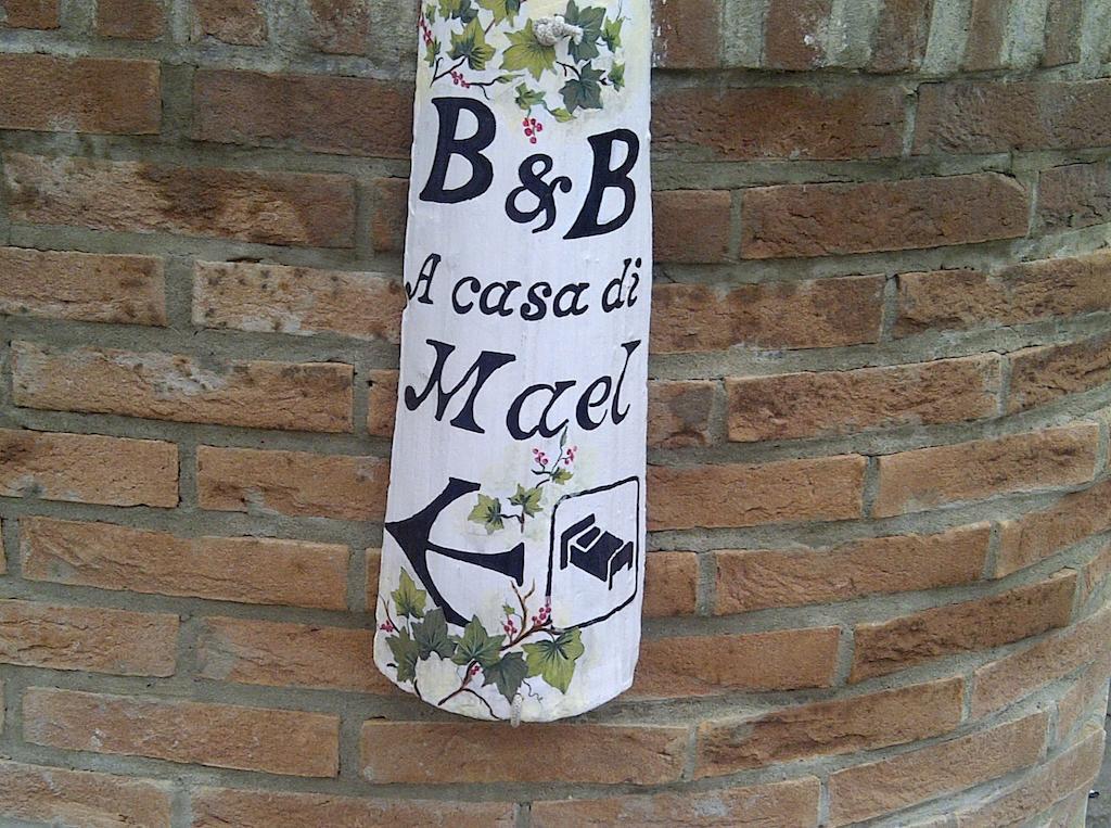 B&B A Casa Di Mael San Costanzo Exterior foto