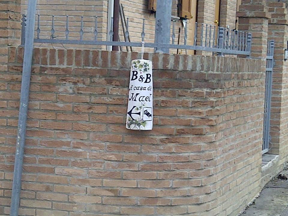 B&B A Casa Di Mael San Costanzo Exterior foto