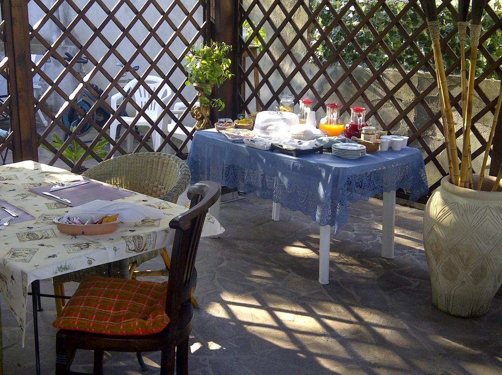 B&B A Casa Di Mael San Costanzo Exterior foto