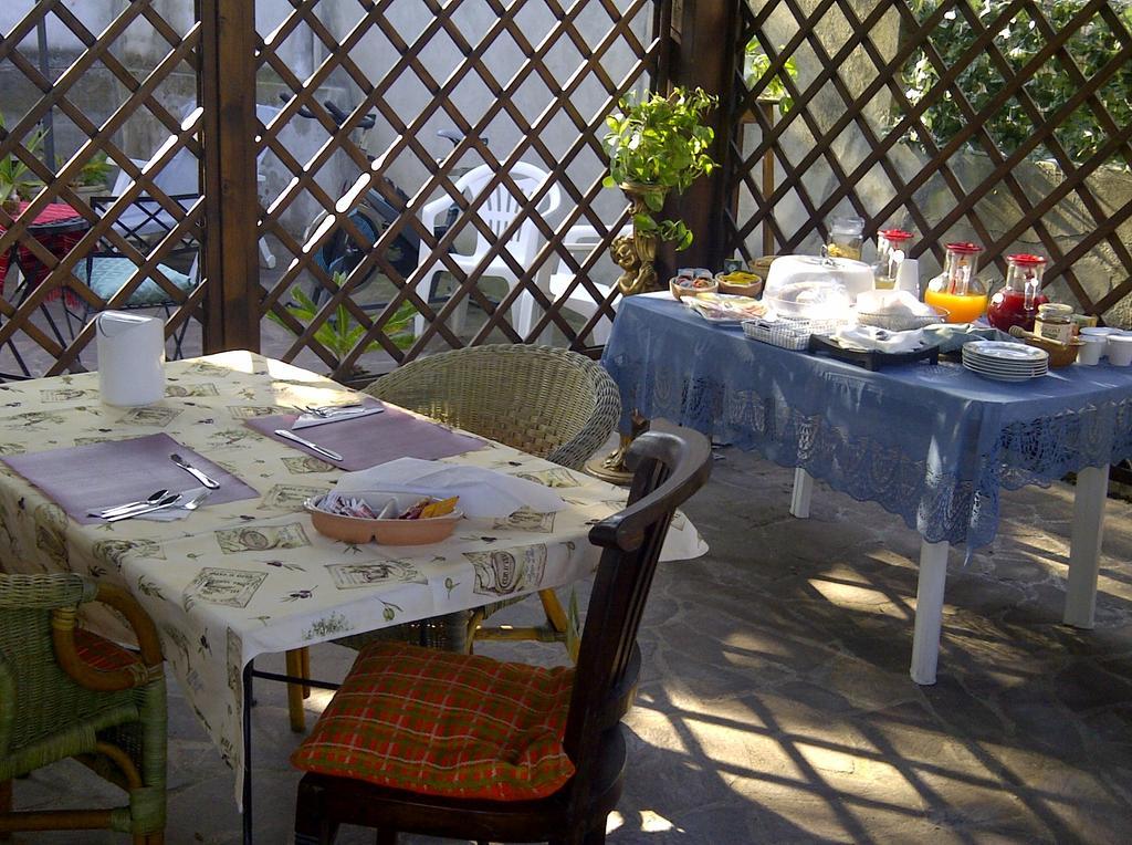 B&B A Casa Di Mael San Costanzo Exterior foto